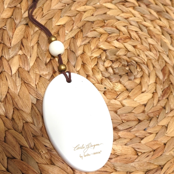 Carla Grogan by Burton and Burton Gold Painted "Thankful" ornament - Picture 2 of 2